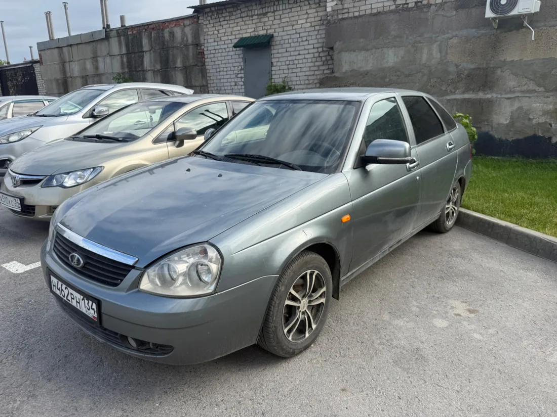 LADA Priora — серый хетчбэк — исходная фотография выкупленного автомобиля
