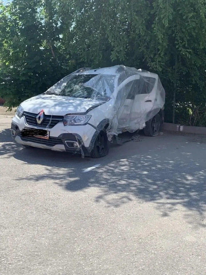 Renault Logan после ДТП — исходная фотография выкупленного автомобиля